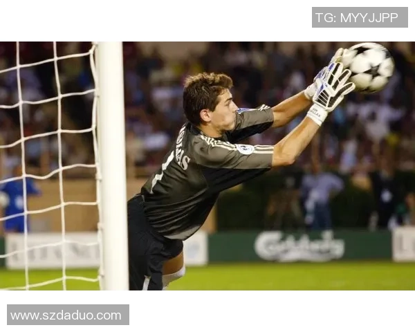 德国足球巨星的辉煌历程与成就揭秘,带你走进他的传奇人生 德国足球巨星的辉煌历程与成就揭秘,带你走进他的传奇人生